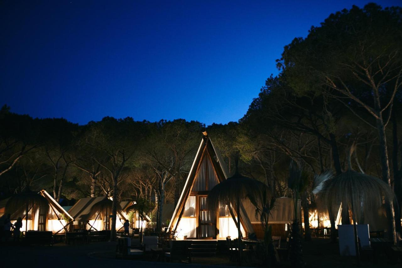 Taiga Conil Hotel โกนิล เด ลาฟรอนเตรา ภายนอก รูปภาพ